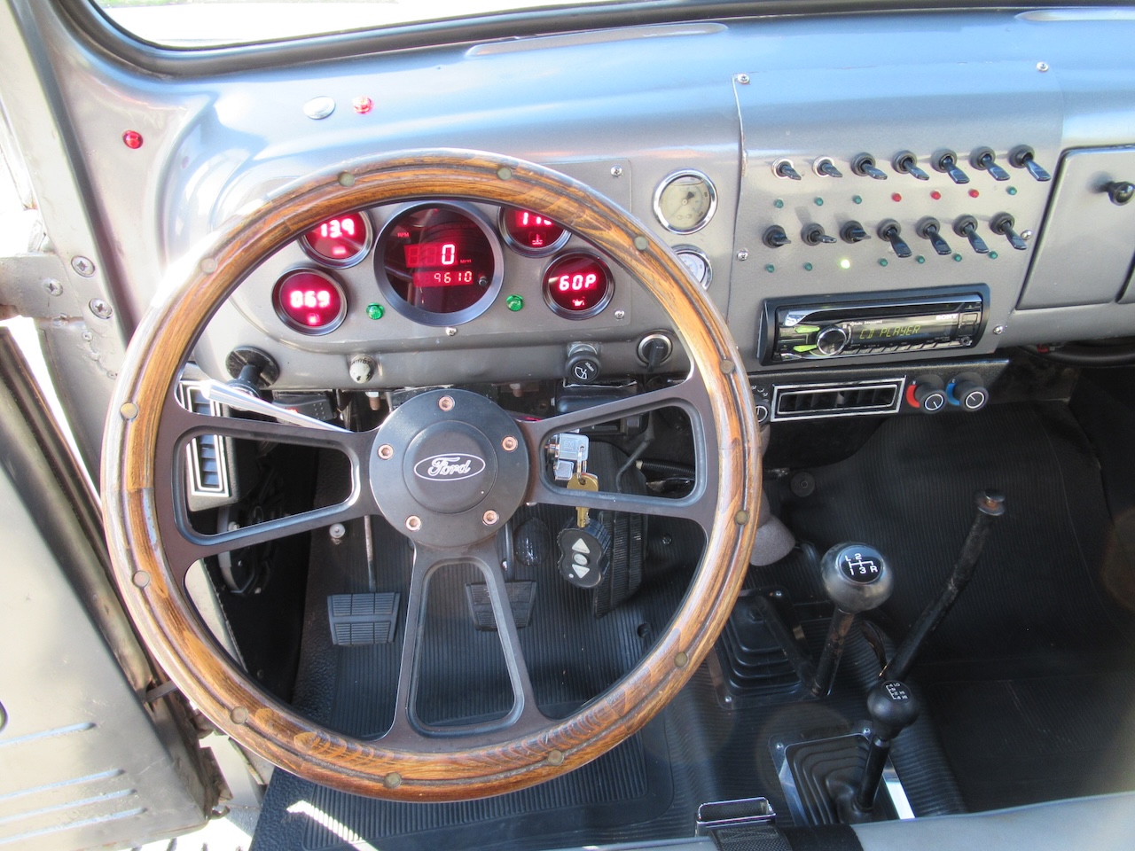1948 Ford F-5 Custom Flatbed - Image 9