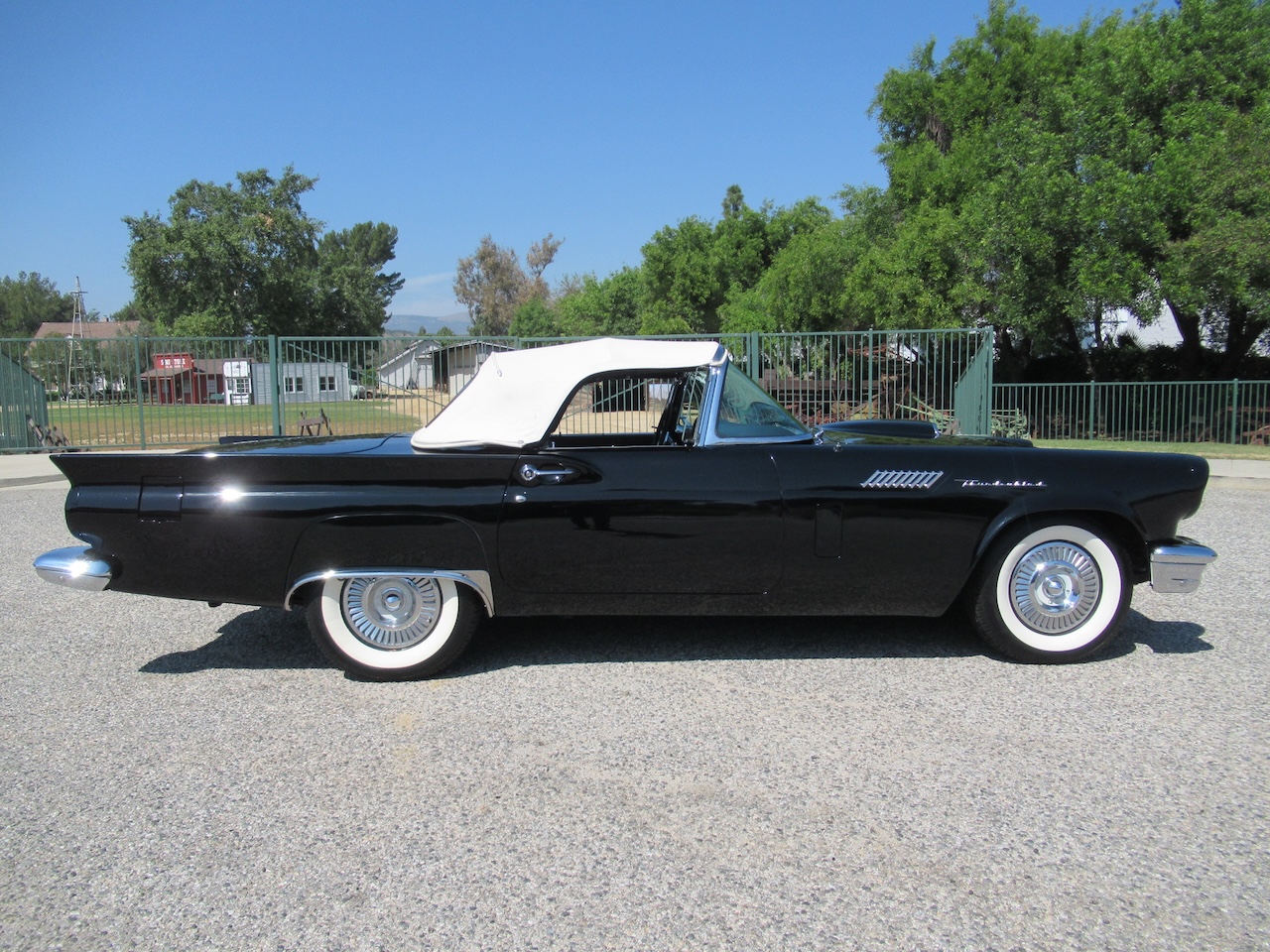 1957 Ford Thunderbird Roadster - Image 6
