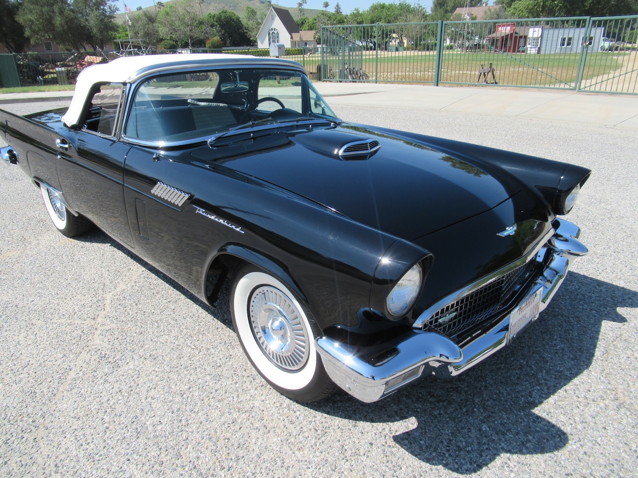 1957 Ford Thunderbird Roadster - Image 40