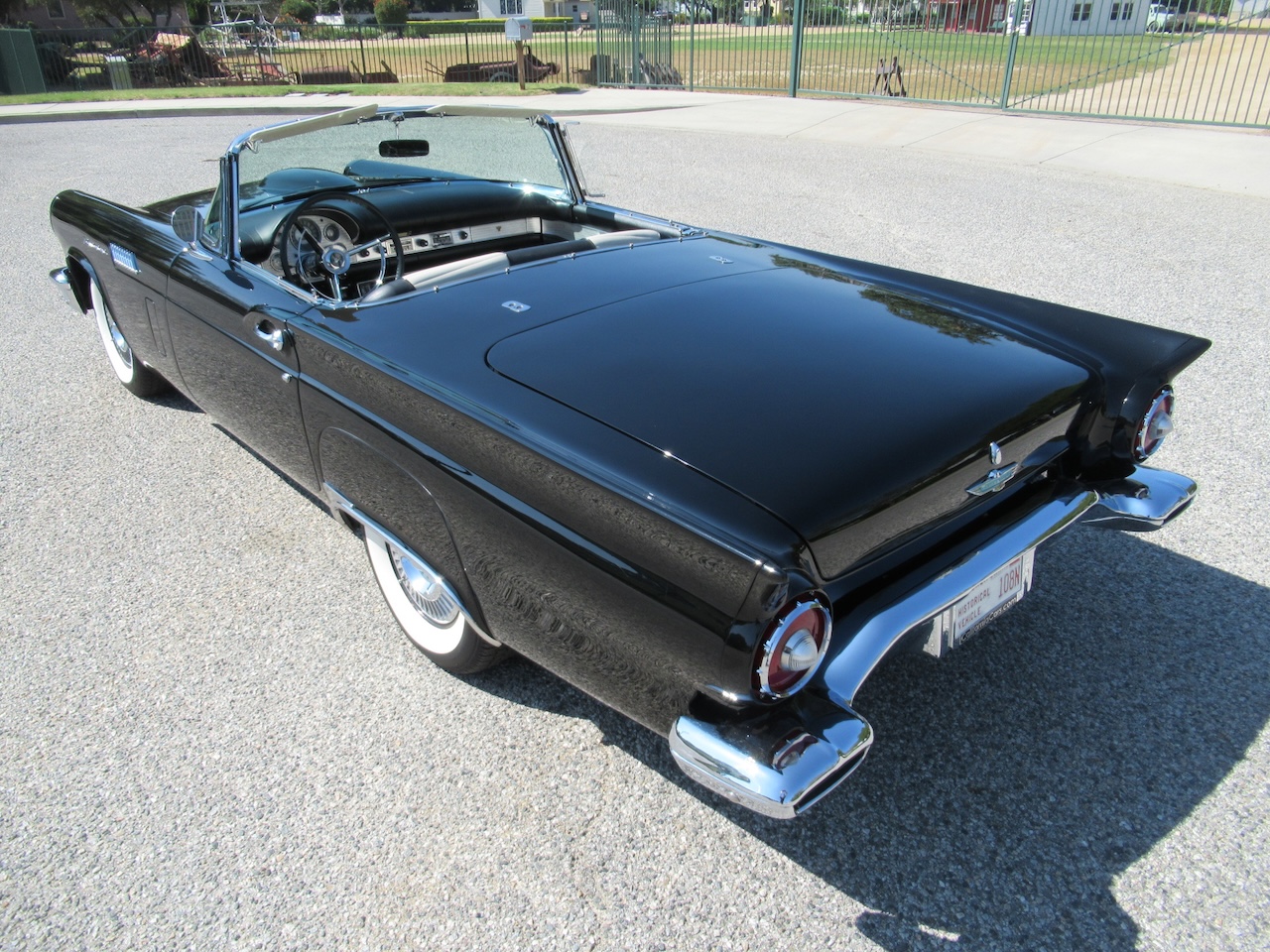 1957 Ford Thunderbird Roadster - Image 30