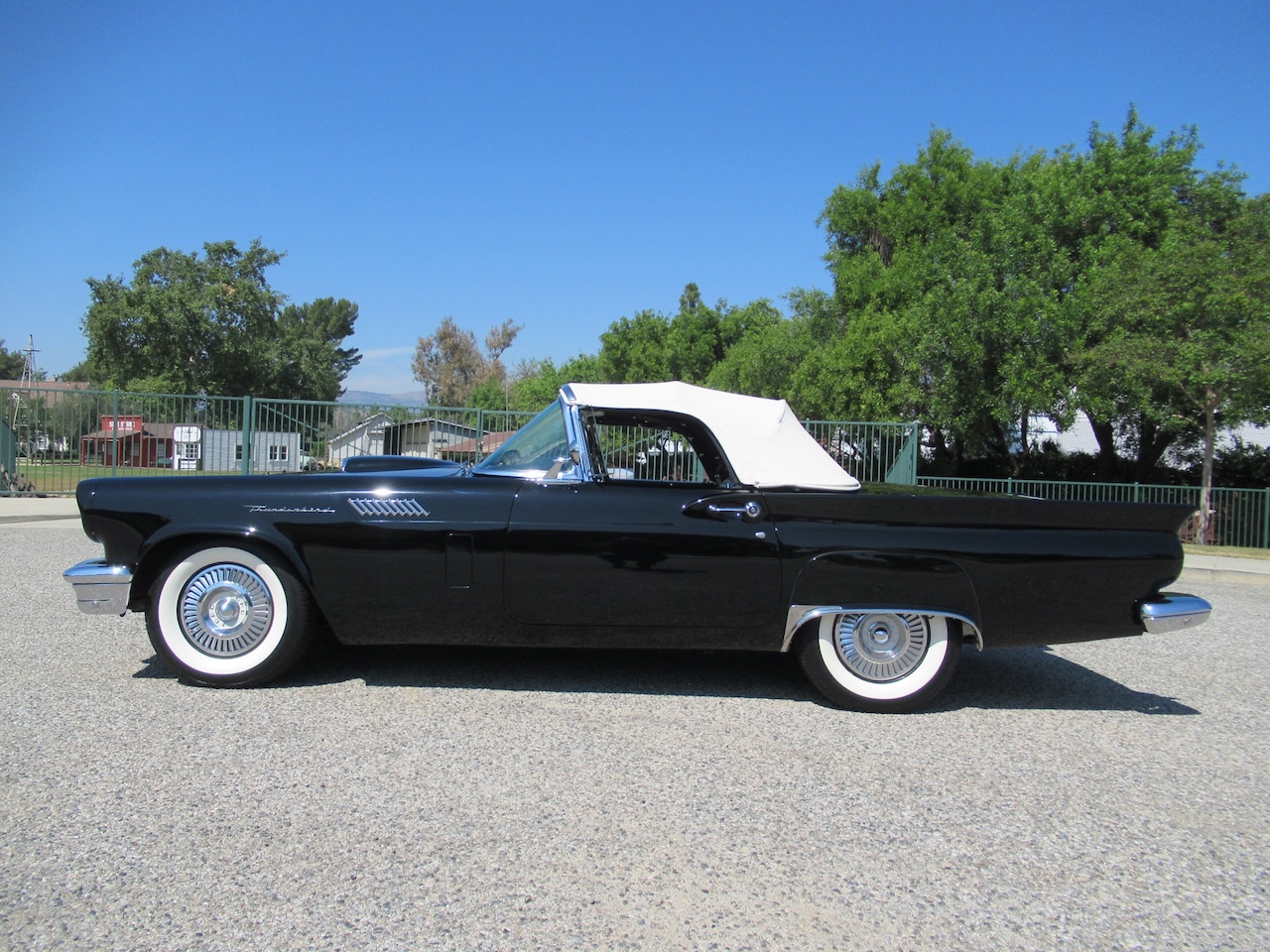 1957 Ford Thunderbird Roadster - Image 36